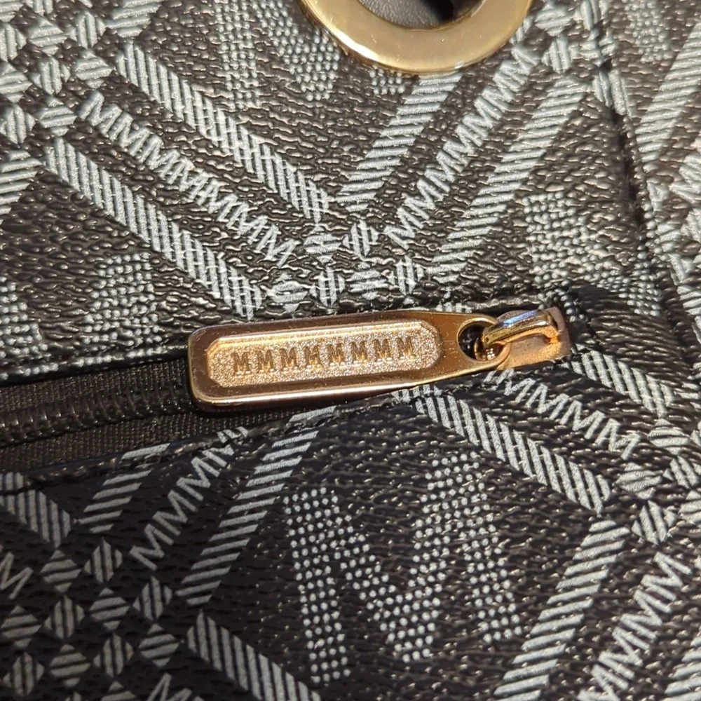 Milan "M" purse bag - Picture 4 of 6